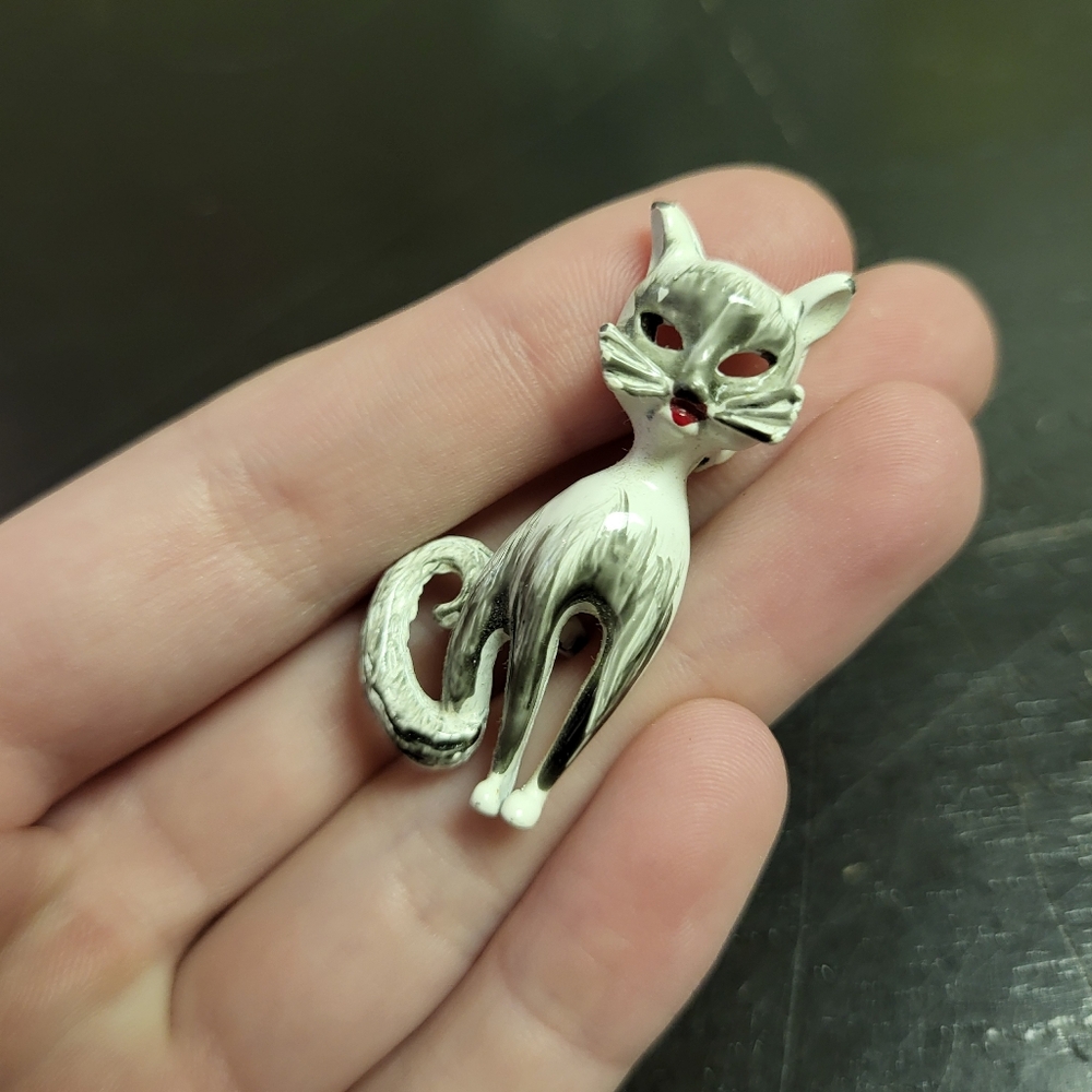 Cat Pin - Picture 3 of 3